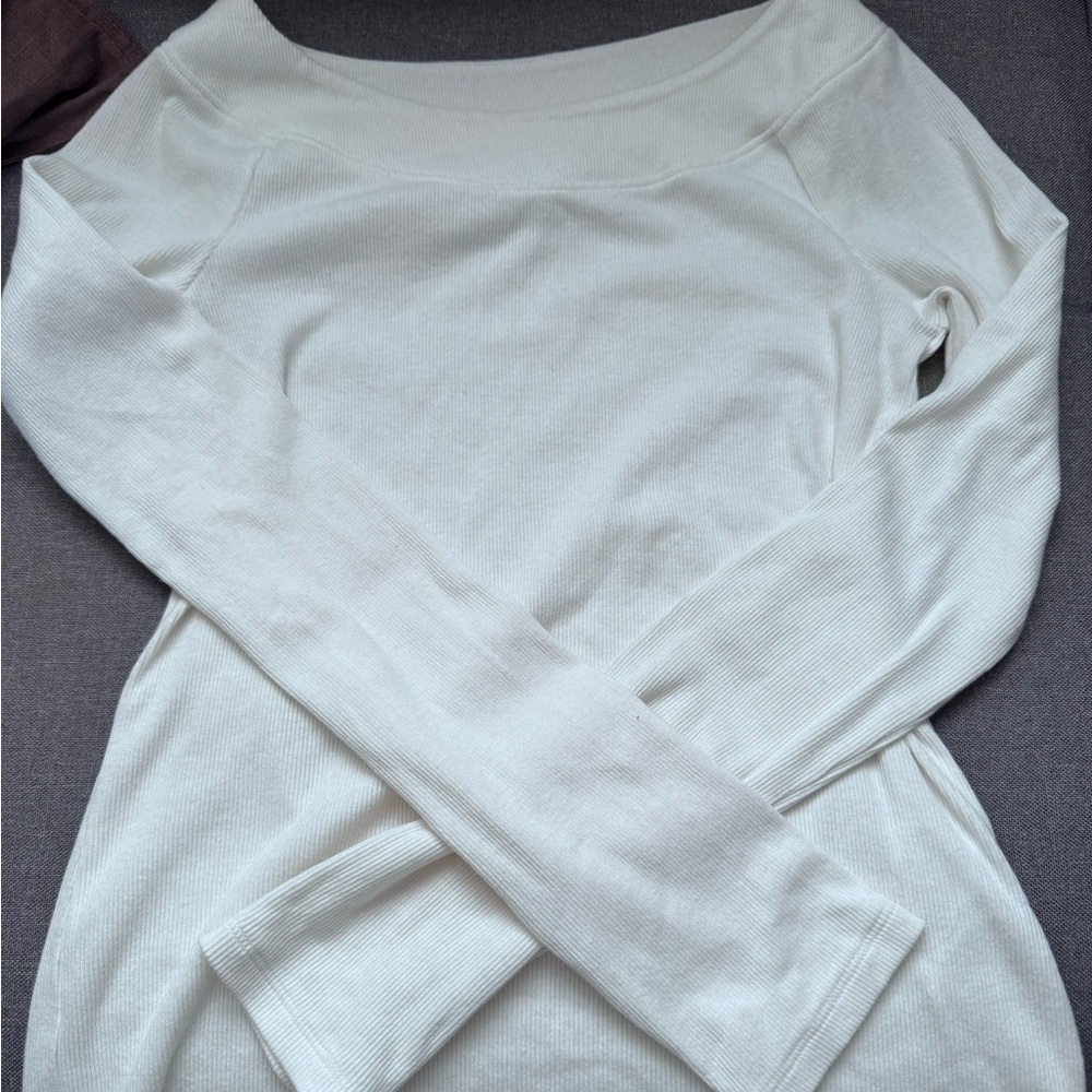 Elegant Off-White Boat Neck Abercrombie Top Girls/Womens Top